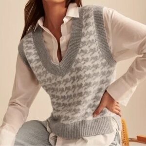 NWT Abercrombie & Fitch - Houndstooth Vest
Size medium